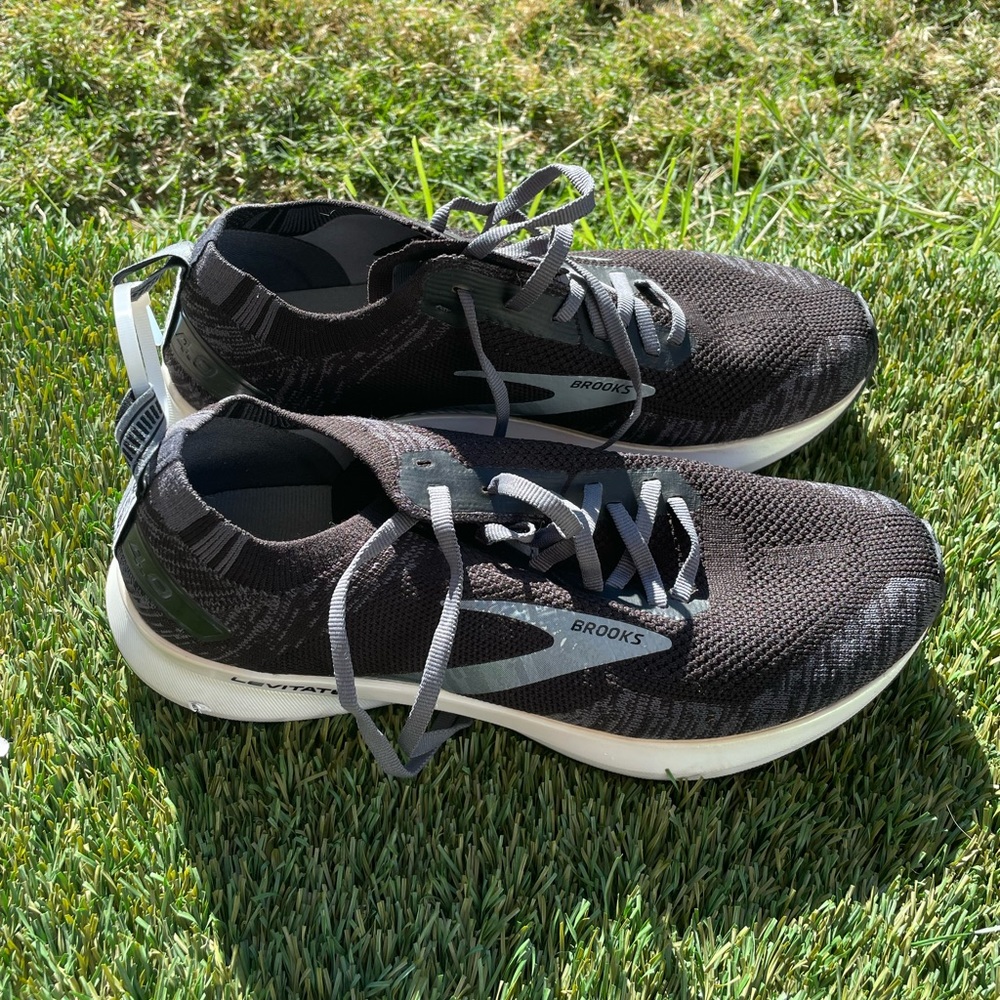 Women’s Brooks Levitate 4 Running Shoes sz 9.5